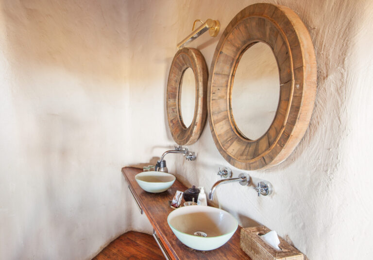 Double vanity with wooden mirrors and basins at Tau Pan Camp.